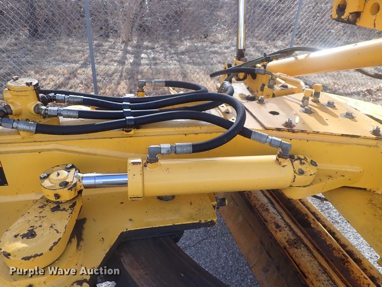 image for item DQ5082 2004 Volvo G720B  motor grader