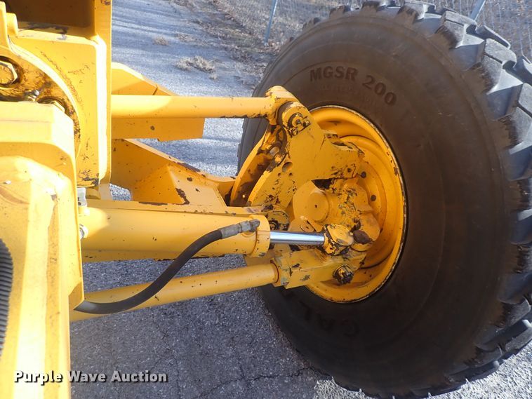 image for item DQ5082 2004 Volvo G720B  motor grader