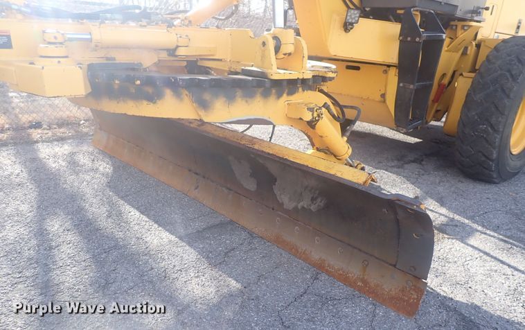 image for item DQ5082 2004 Volvo G720B  motor grader