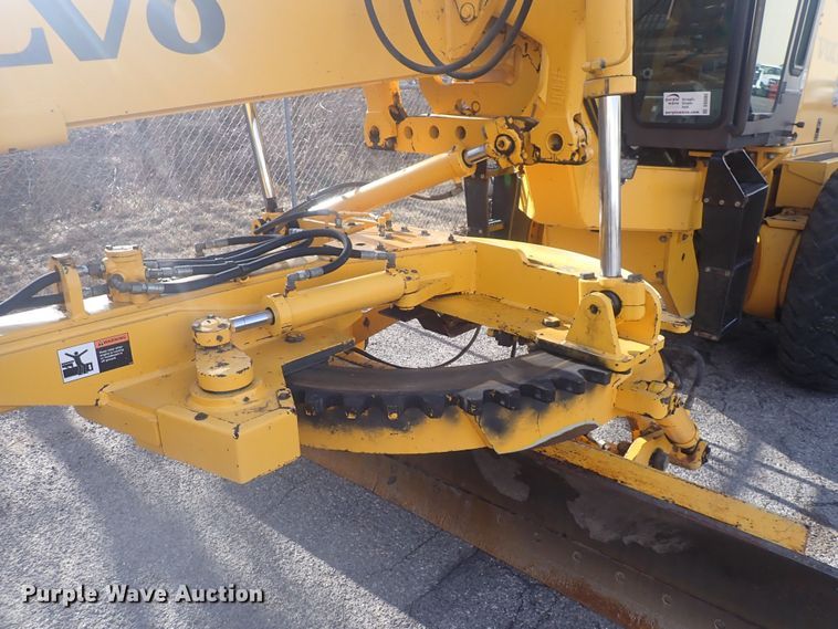 image for item DQ5082 2004 Volvo G720B  motor grader