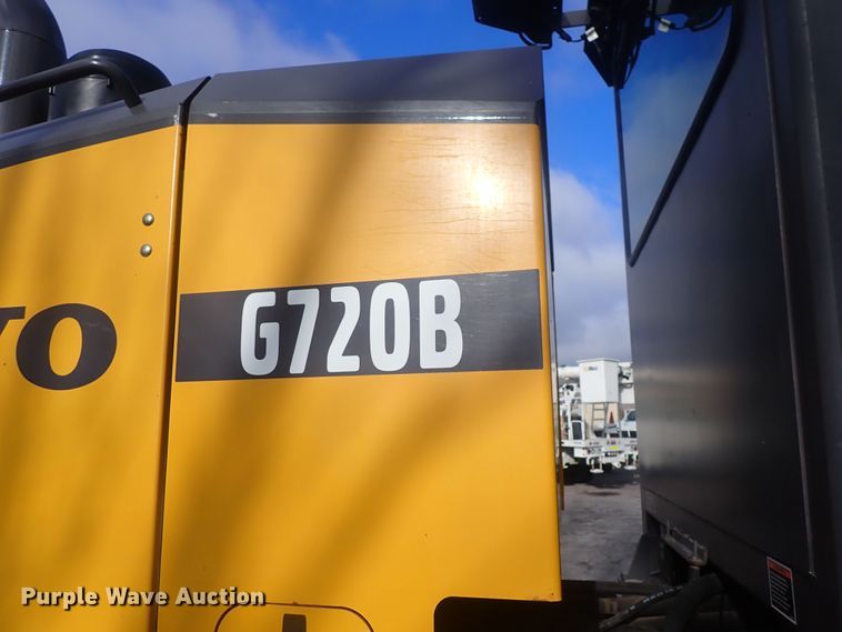 image for item DQ5082 2004 Volvo G720B  motor grader