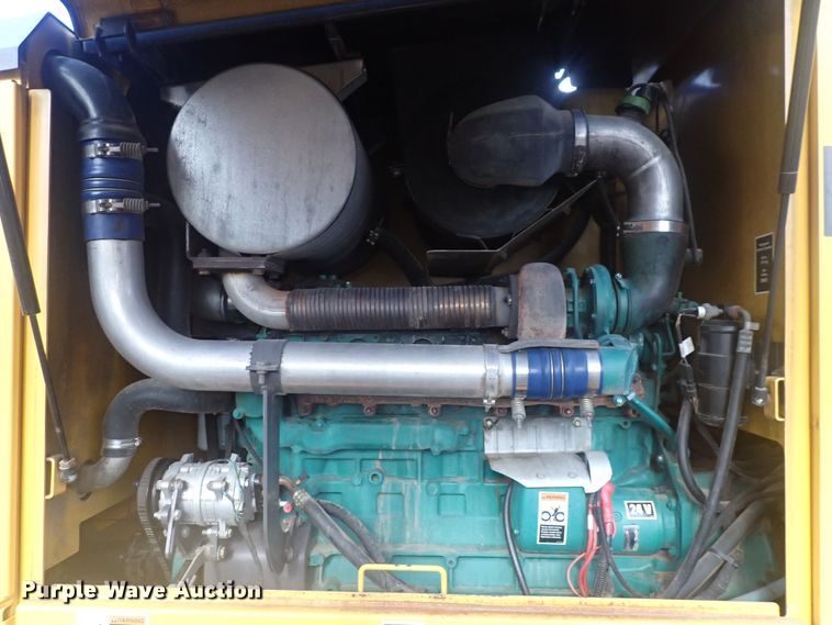 image for item DQ5082 2004 Volvo G720B  motor grader