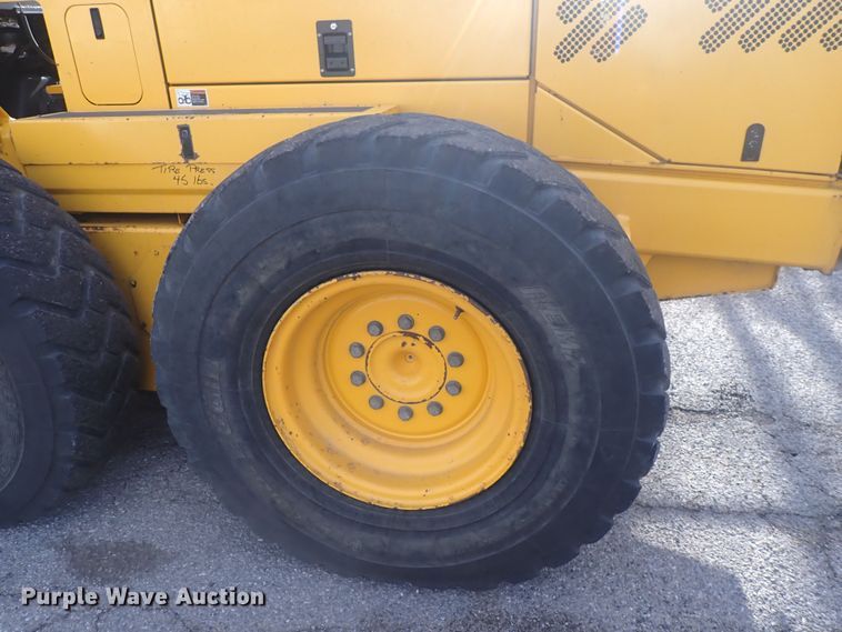 image for item DQ5082 2004 Volvo G720B  motor grader