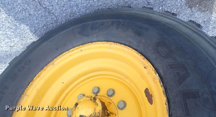 image for item DQ5082 2004 Volvo G720B  motor grader