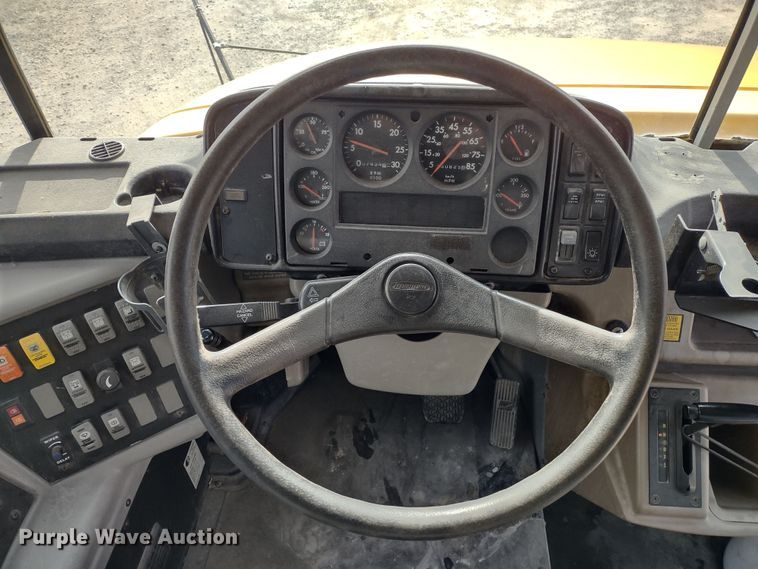 image for item DR8130 2003 Freightliner Thomas Built  school bus