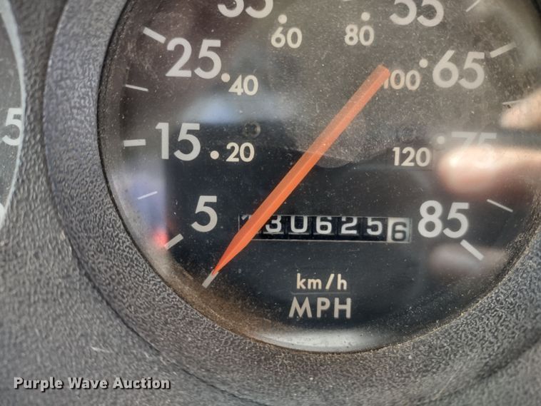 image for item DR8130 2003 Freightliner Thomas Built  school bus