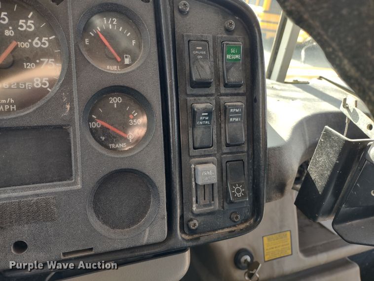 image for item DR8130 2003 Freightliner Thomas Built  school bus