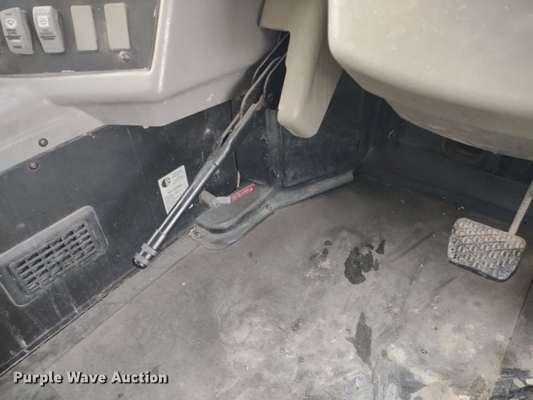 image for item DR8130 2003 Freightliner Thomas Built  school bus