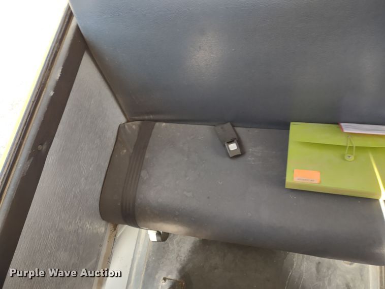 image for item DR8130 2003 Freightliner Thomas Built  school bus