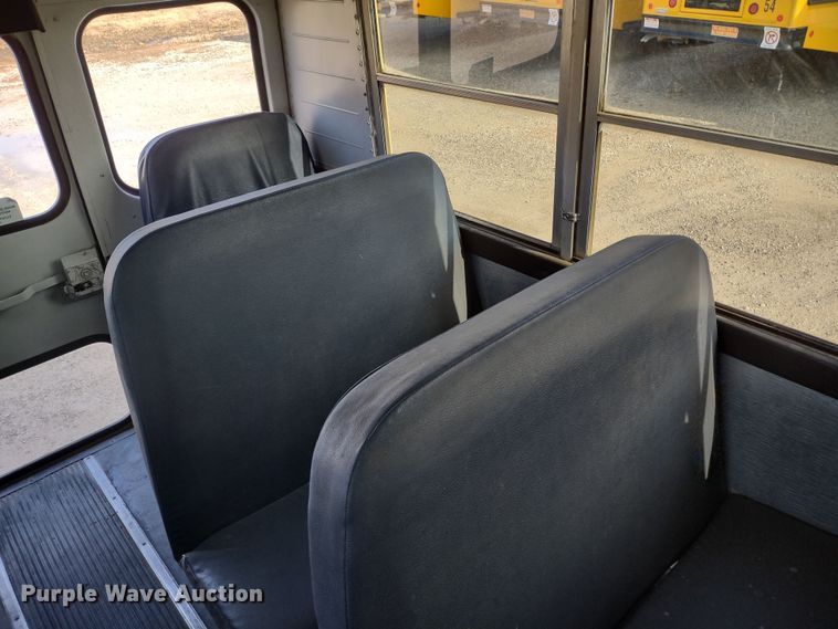 image for item DR8130 2003 Freightliner Thomas Built  school bus