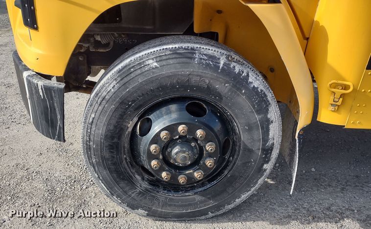 image for item DR8130 2003 Freightliner Thomas Built  school bus