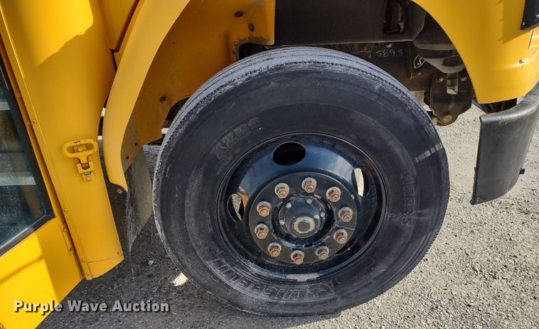 image for item DR8130 2003 Freightliner Thomas Built  school bus