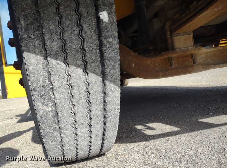 image for item DR8130 2003 Freightliner Thomas Built  school bus