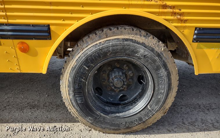 image for item DR8130 2003 Freightliner Thomas Built  school bus