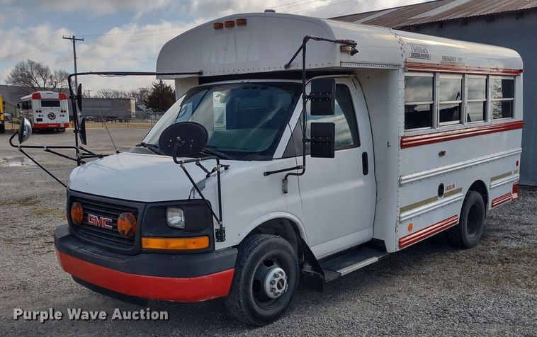 image for item DR8131 2006 GMC G3500  school bus