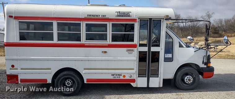 image for item DR8131 2006 GMC G3500  school bus