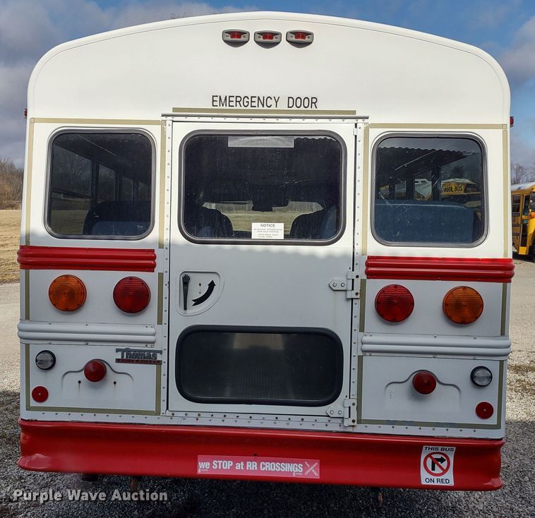 image for item DR8131 2006 GMC G3500  school bus