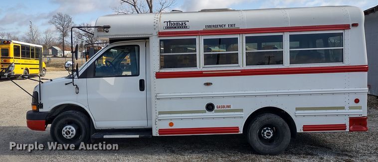 image for item DR8131 2006 GMC G3500  school bus