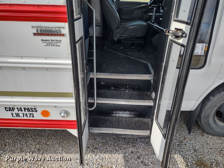 image for item DR8131 2006 GMC G3500  school bus