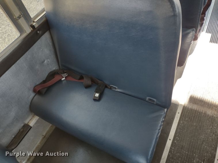 image for item DR8131 2006 GMC G3500  school bus