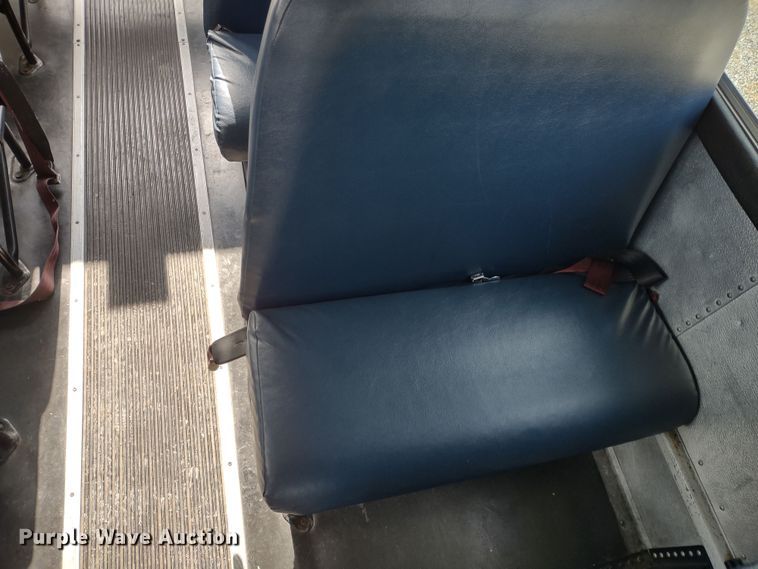 image for item DR8131 2006 GMC G3500  school bus