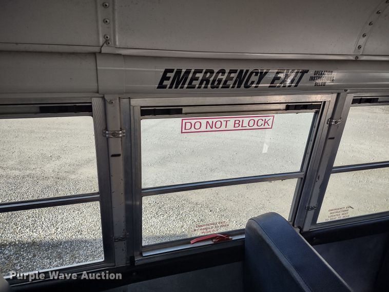 image for item DR8131 2006 GMC G3500  school bus