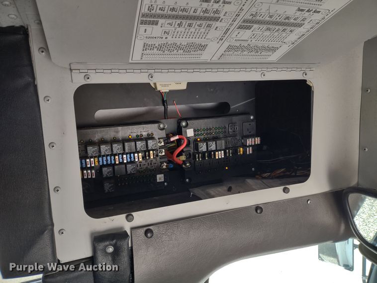 image for item DR8131 2006 GMC G3500  school bus