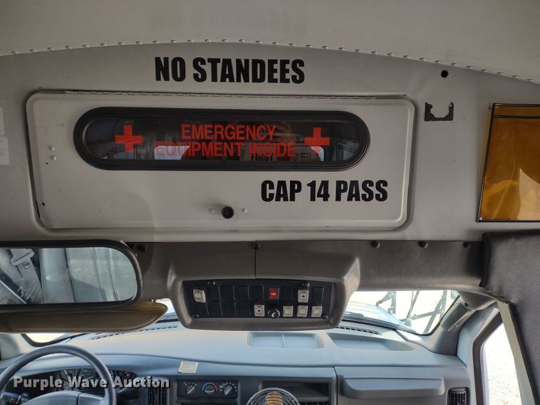 image for item DR8131 2006 GMC G3500  school bus