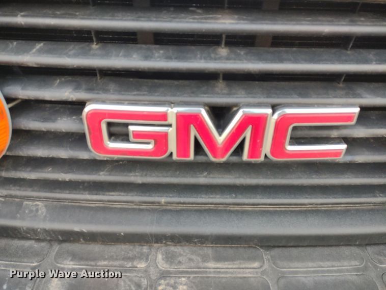 image for item DR8131 2006 GMC G3500  school bus