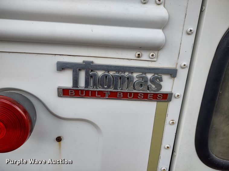 image for item DR8131 2006 GMC G3500  school bus