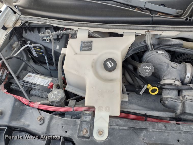 image for item DR8131 2006 GMC G3500  school bus