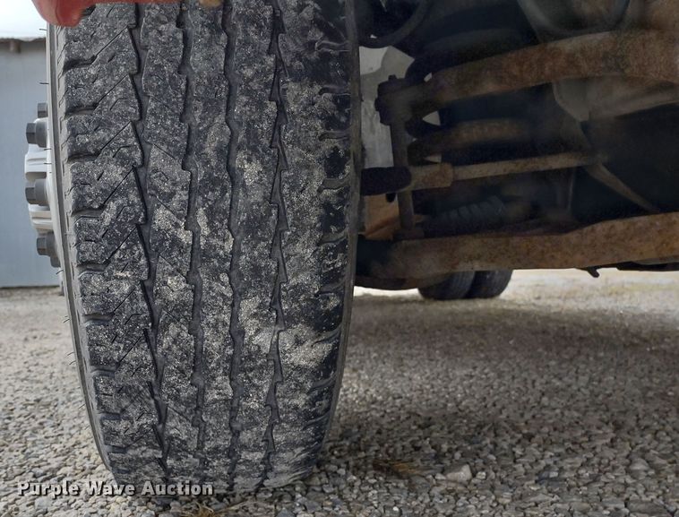 image for item DR8131 2006 GMC G3500  school bus