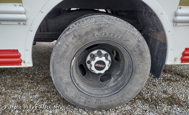 image for item DR8131 2006 GMC G3500  school bus