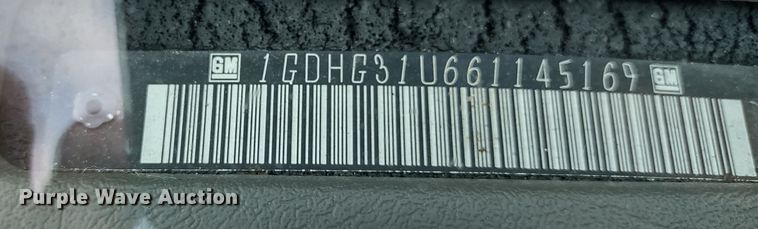 image for item DR8131 2006 GMC G3500  school bus