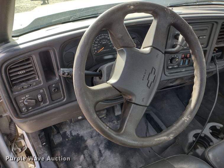 image for item DR8132 2006 Chevrolet Silverado 1500  pickup truck