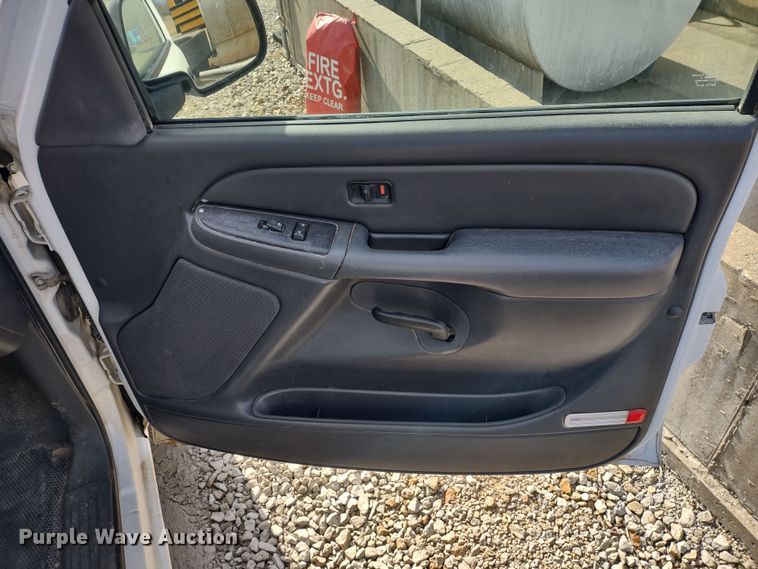 image for item DR8132 2006 Chevrolet Silverado 1500  pickup truck