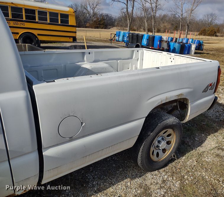 image for item DR8132 2006 Chevrolet Silverado 1500  pickup truck