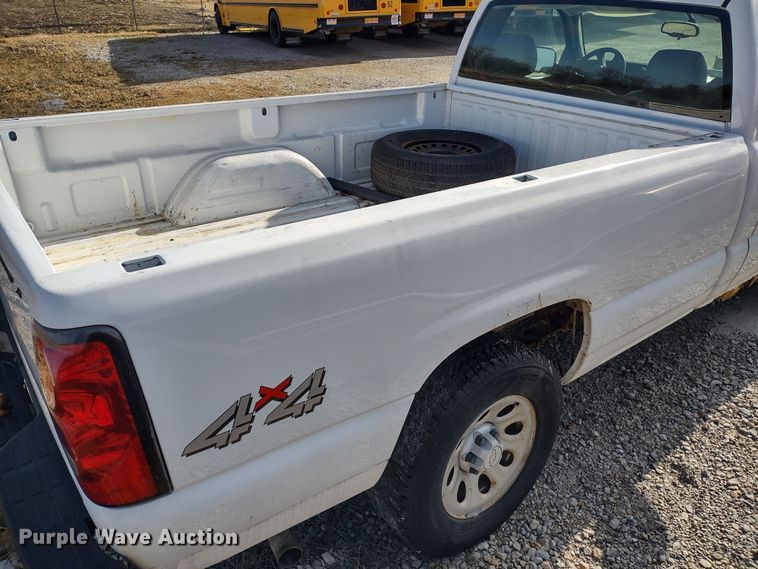 image for item DR8132 2006 Chevrolet Silverado 1500  pickup truck