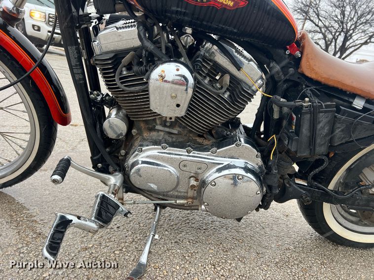 image for item DS2701 2005 Harley Davidson XL 1200C  motorcycle