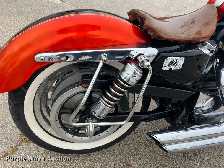 image for item DS2701 2005 Harley Davidson XL 1200C  motorcycle