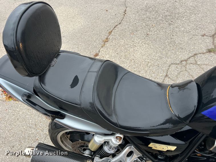 image for item DS2702 2000 Kawasaki ZRX 1100  motorcycle