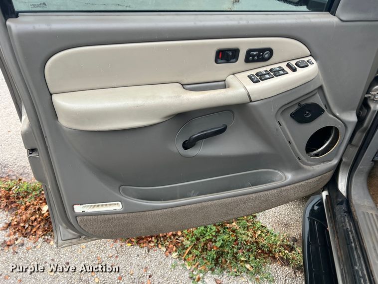 image for item DS2703 2002 Chevrolet Tahoe  SUV