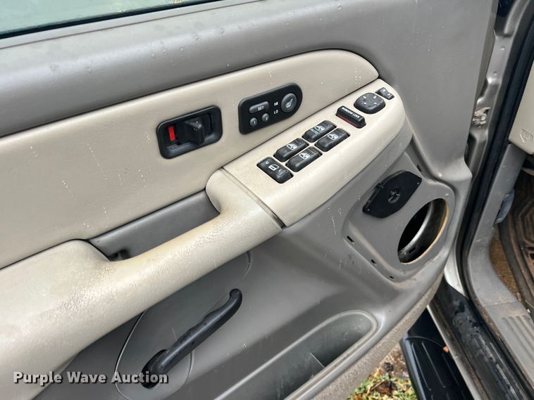 image for item DS2703 2002 Chevrolet Tahoe  SUV