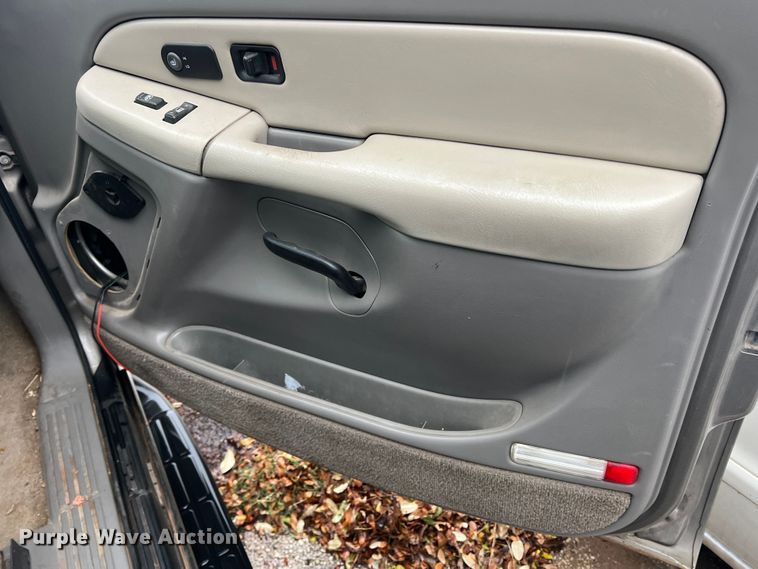 image for item DS2703 2002 Chevrolet Tahoe  SUV