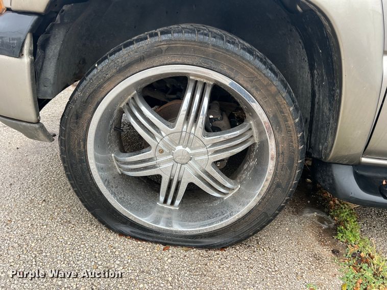 image for item DS2703 2002 Chevrolet Tahoe  SUV