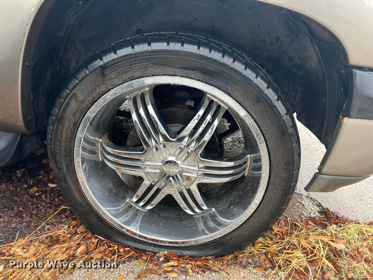 image for item DS2703 2002 Chevrolet Tahoe  SUV