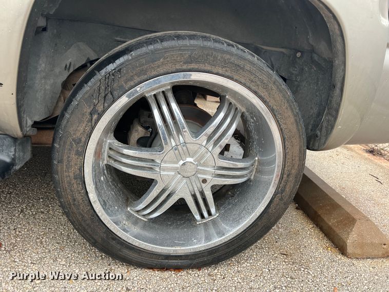 image for item DS2703 2002 Chevrolet Tahoe  SUV