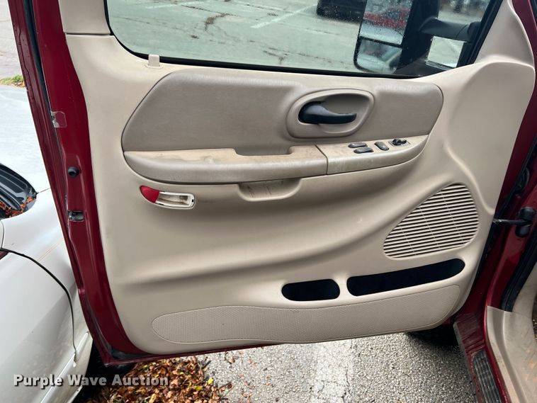 image for item DS2705 2000 Ford F150  SuperCab pickup truck