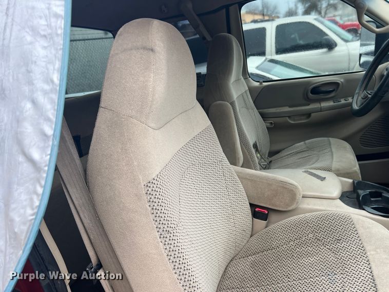 image for item DS2705 2000 Ford F150  SuperCab pickup truck