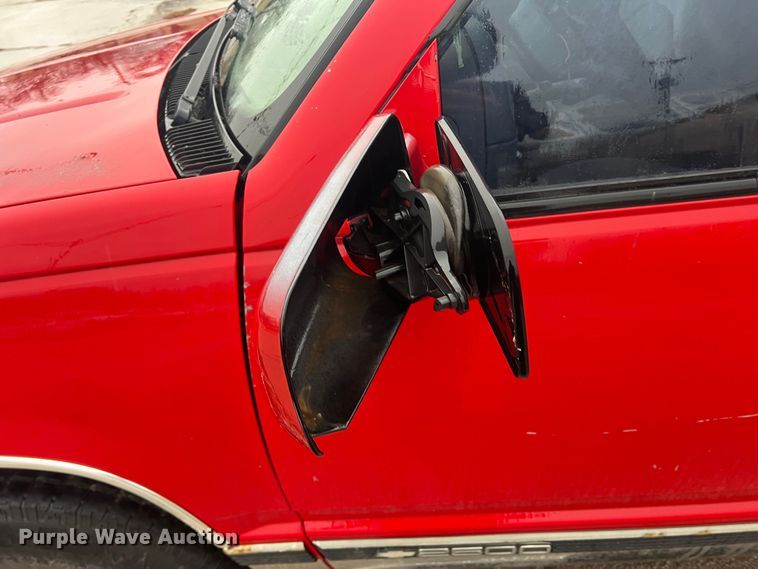 image for item DS2707 1999 Chevrolet C2500  Crew Cab pickup truck